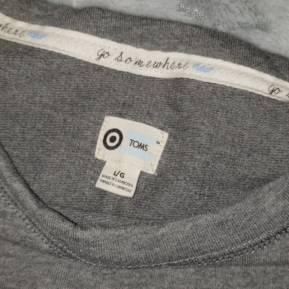 3/$20 Tom's Gray Sweatshirt Size Large - Picture 2 of 3
